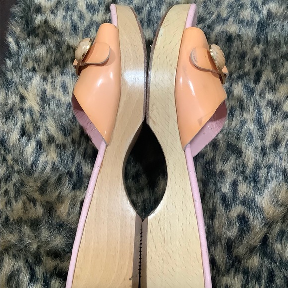 CHANEL ORANGE | PINK PATENT LEATHER SANDALS - Picture 12 of 13